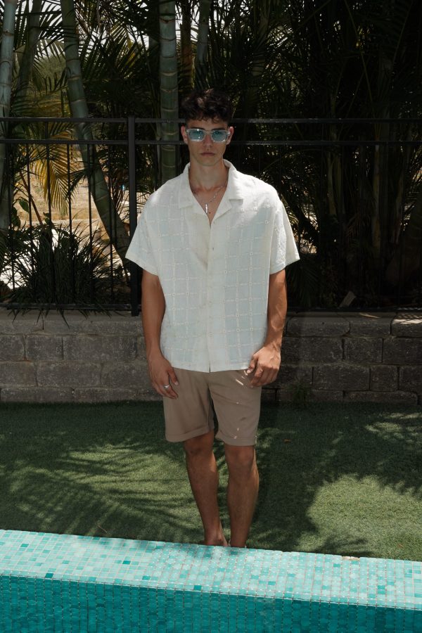⁦מכופתרת קצרה בז'⁩ – תמונה ⁦2⁩